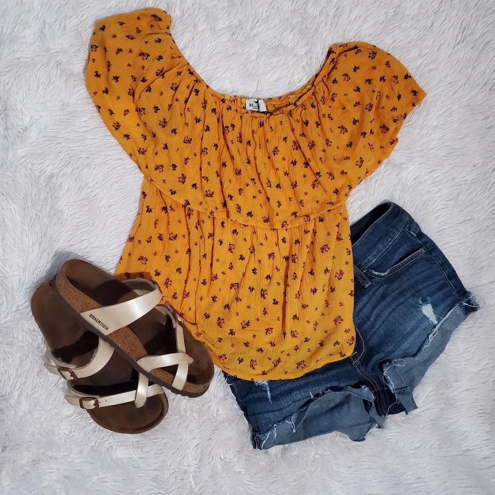 Hollister top